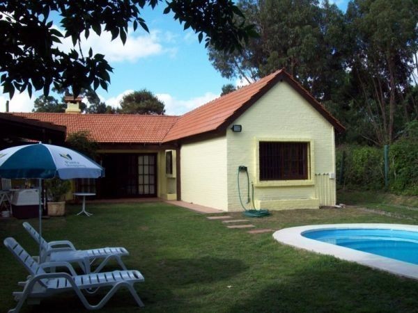 Casa en alquiler y venta en zona de Playa Mansa, excelente estado!